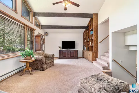 740 S Washington Ave, Madison, SD 57042 photo 5