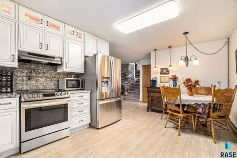 740 S Washington Ave, Madison, SD 57042 photo 9