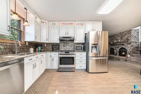 740 S Washington Ave, Madison, SD 57042 photo 10