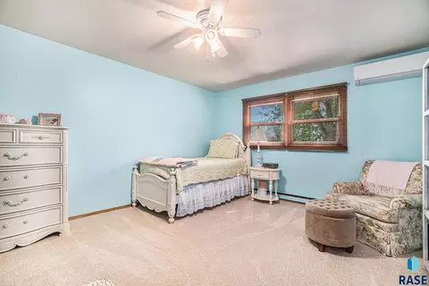 740 S Washington Ave, Madison, SD 57042 photo 17
