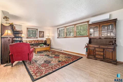 740 S Washington Ave, Madison, SD 57042 photo 8