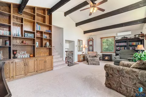 740 S Washington Ave, Madison, SD 57042 photo 6