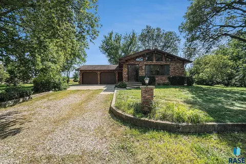 740 S Washington Ave, Madison, SD 57042 photo 2