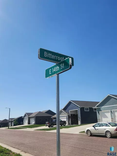 1308 Bitterroot Rd, Dell Rapids, SD 57022 photo 6