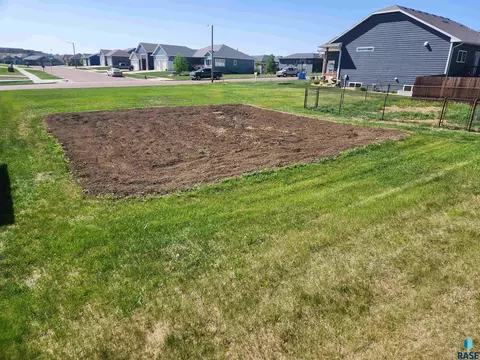 1308 Bitterroot Rd, Dell Rapids, SD 57022 photo 3