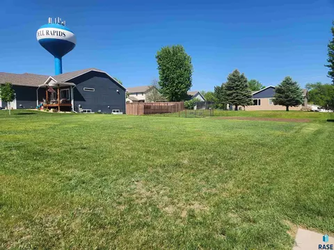 1308 Bitterroot Rd, Dell Rapids, SD 57022 photo 1