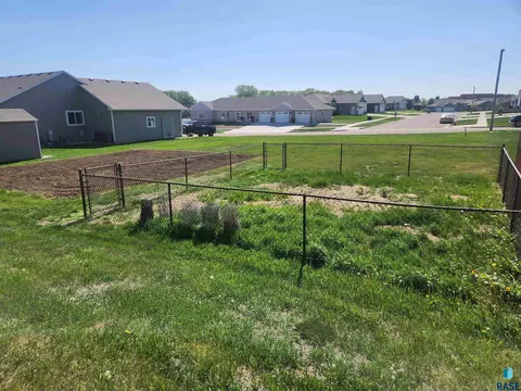 1308 Bitterroot Rd, Dell Rapids, SD 57022 photo 4