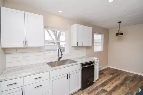 Undisclosed, Sioux Falls, SD 57103 photo 6