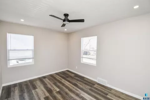 Undisclosed, Sioux Falls, SD 57103 photo 16