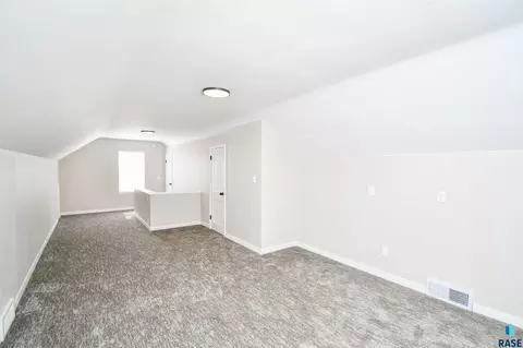 Undisclosed, Sioux Falls, SD 57103 photo 33