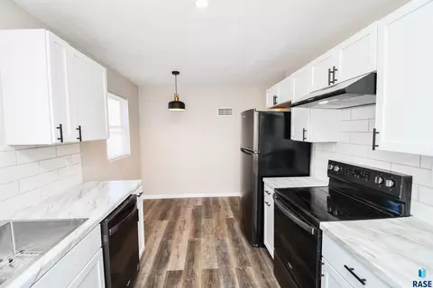 Undisclosed, Sioux Falls, SD 57103 photo 5