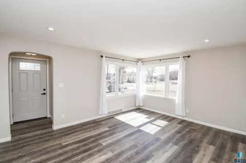 Undisclosed, Sioux Falls, SD 57103 photo 12