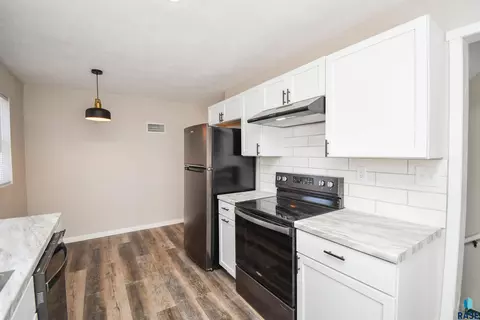 Undisclosed, Sioux Falls, SD 57103 photo 8