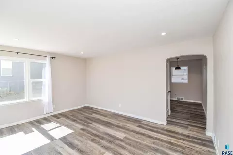 Undisclosed, Sioux Falls, SD 57103 photo 14