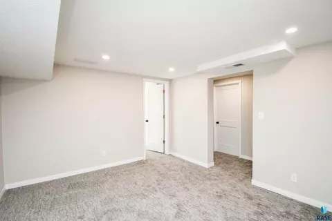 Undisclosed, Sioux Falls, SD 57103 photo 35