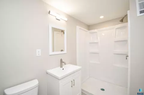 Undisclosed, Sioux Falls, SD 57103 photo 41