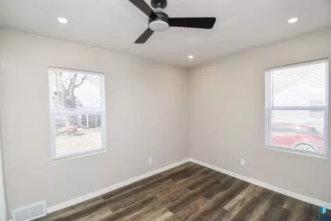 Undisclosed, Sioux Falls, SD 57103 photo 22