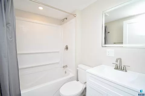 Undisclosed, Sioux Falls, SD 57103 photo 21