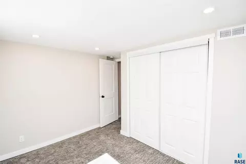 Undisclosed, Sioux Falls, SD 57103 photo 40
