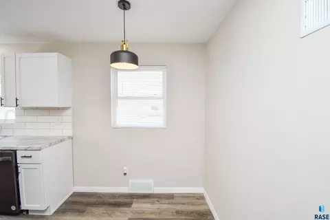 Undisclosed, Sioux Falls, SD 57103 photo 11