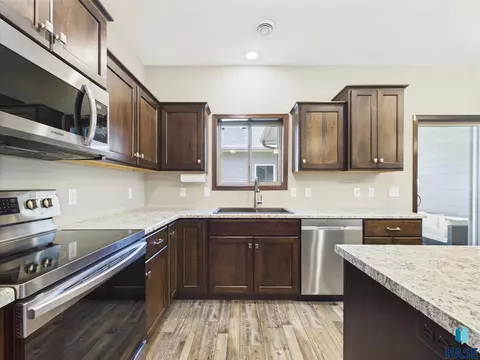 5500 S Bahnson Ave, Sioux Falls, SD 57108 photo 11