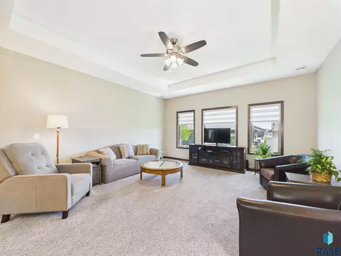 5500 S Bahnson Ave, Sioux Falls, SD 57108 photo 2