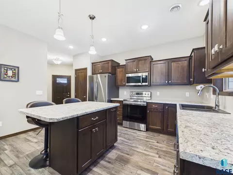 5500 S Bahnson Ave, Sioux Falls, SD 57108 photo 3