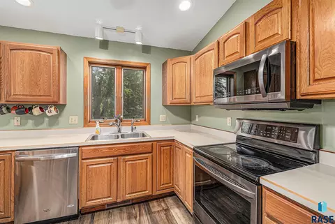 417 Cedar Ct, Madison, SD 57042 photo 10