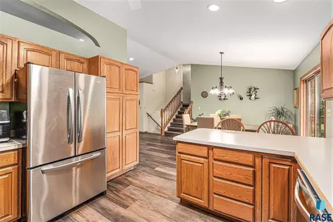 417 Cedar Ct, Madison, SD 57042 photo 9