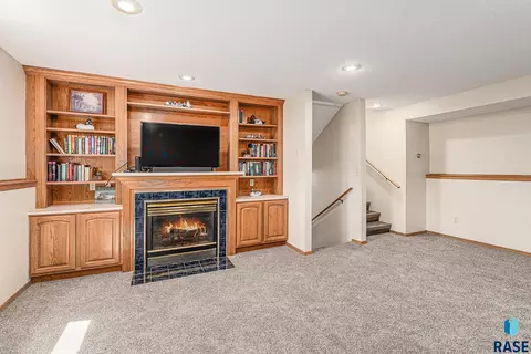 417 Cedar Ct, Madison, SD 57042 photo 20