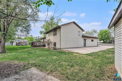 417 Cedar Ct, Madison, SD 57042 photo 32