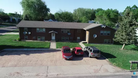 702 9th St, Dell Rapids, SD 57022 photo 3