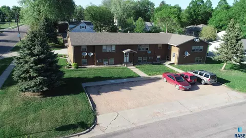 702 9th St, Dell Rapids, SD 57022 photo 1