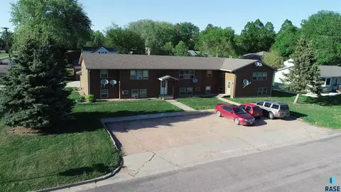 702 9th St, Dell Rapids, SD 57022 photo 4