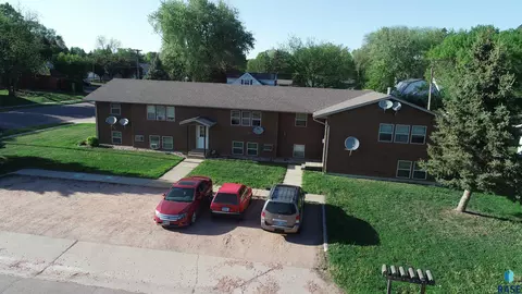 702 9th St, Dell Rapids, SD 57022 photo 2
