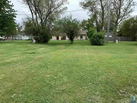 321 W Washington Ave, Salem, SD 57058 photo 5