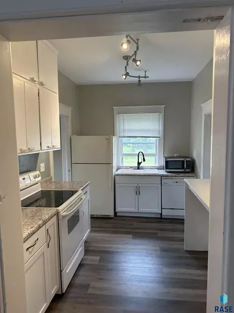 321 W Washington Ave, Salem, SD 57058 photo 8