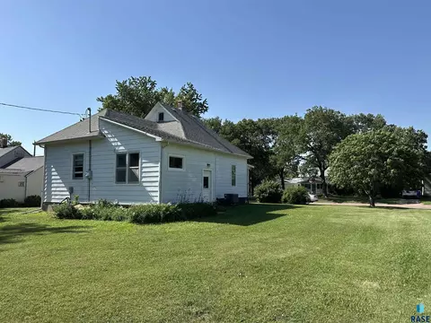 321 W Washington Ave, Salem, SD 57058 photo 3