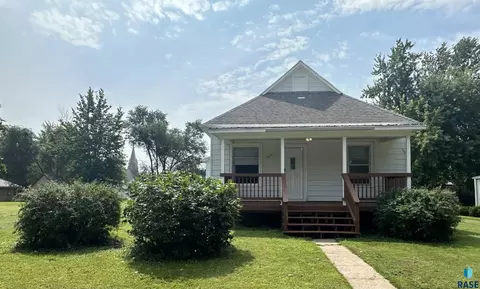 321 W Washington Ave, Salem, SD 57058 photo 2