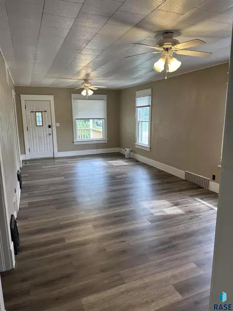321 W Washington Ave, Salem, SD 57058 photo 7