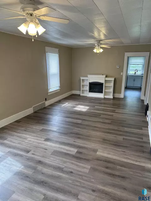321 W Washington Ave, Salem, SD 57058 photo 6