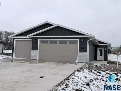 1002 S 6th Ave, Rock Rapids, IA 51246