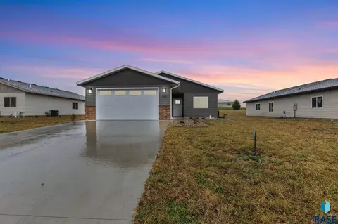 1102 S 6th Ave, Rock Rapids, IA 51246