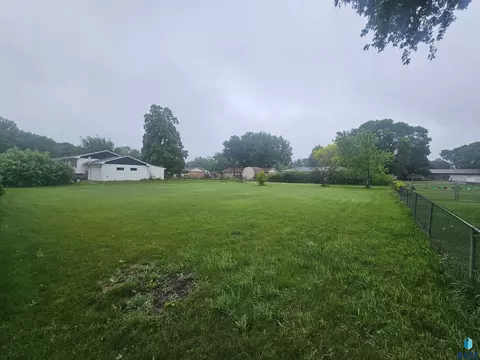 6704 8th St, Sioux Falls, SD 57107 photo 7