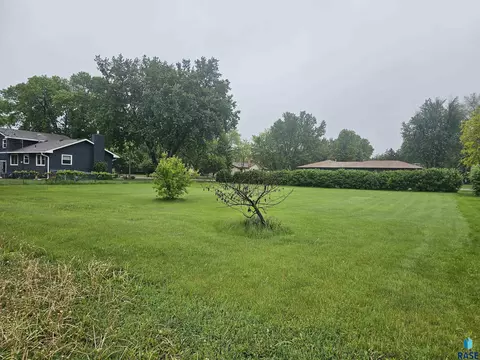 6704 8th St, Sioux Falls, SD 57107 photo 5