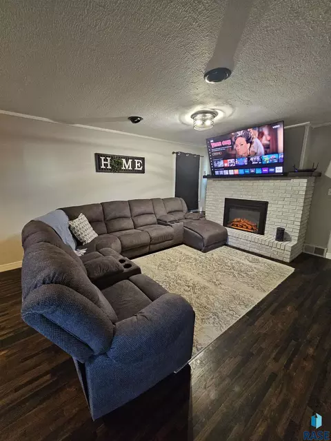 511 N 3rd St, Emery, SD 57332 photo 2