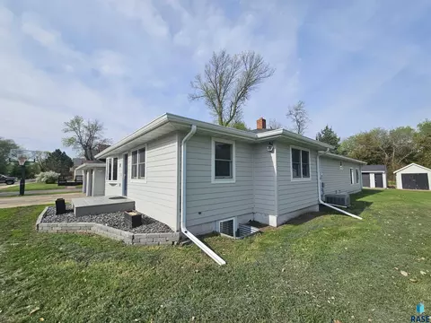 511 N 3rd St, Emery, SD 57332 photo 31