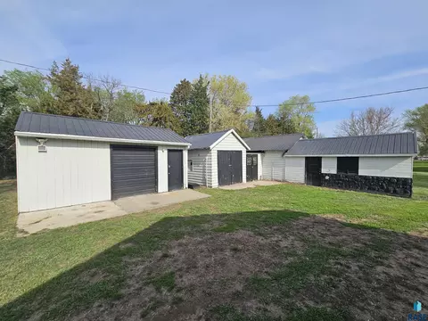 511 N 3rd St, Emery, SD 57332 photo 32