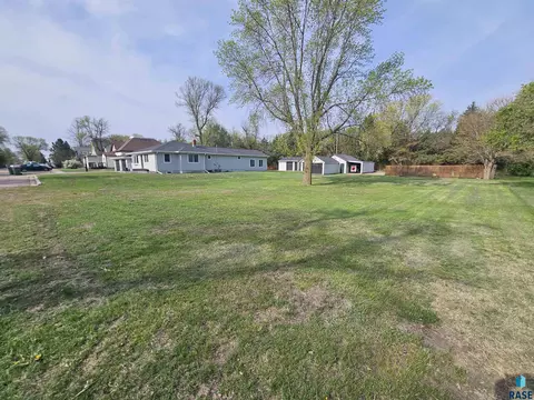 511 N 3rd St, Emery, SD 57332 photo 34