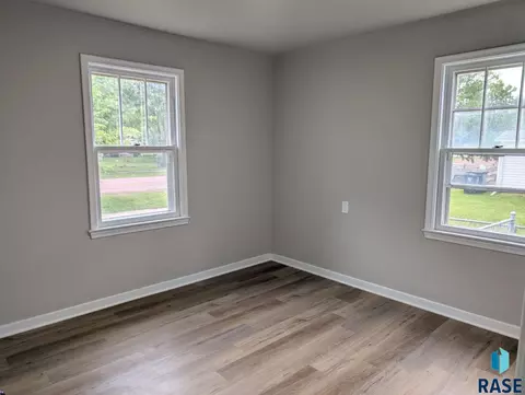209 S Poplar St, Worthing, SD 57077 photo 3